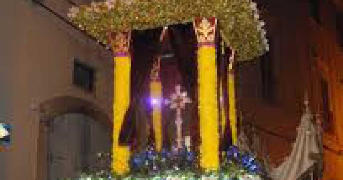 Bitonto, la leggenda del ''legno santo'': se salta una processione Bari se lo porta via
